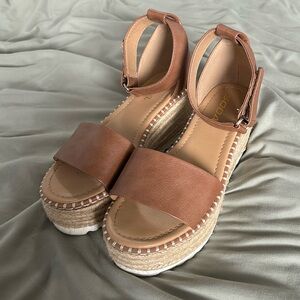Soda brand platform sandals